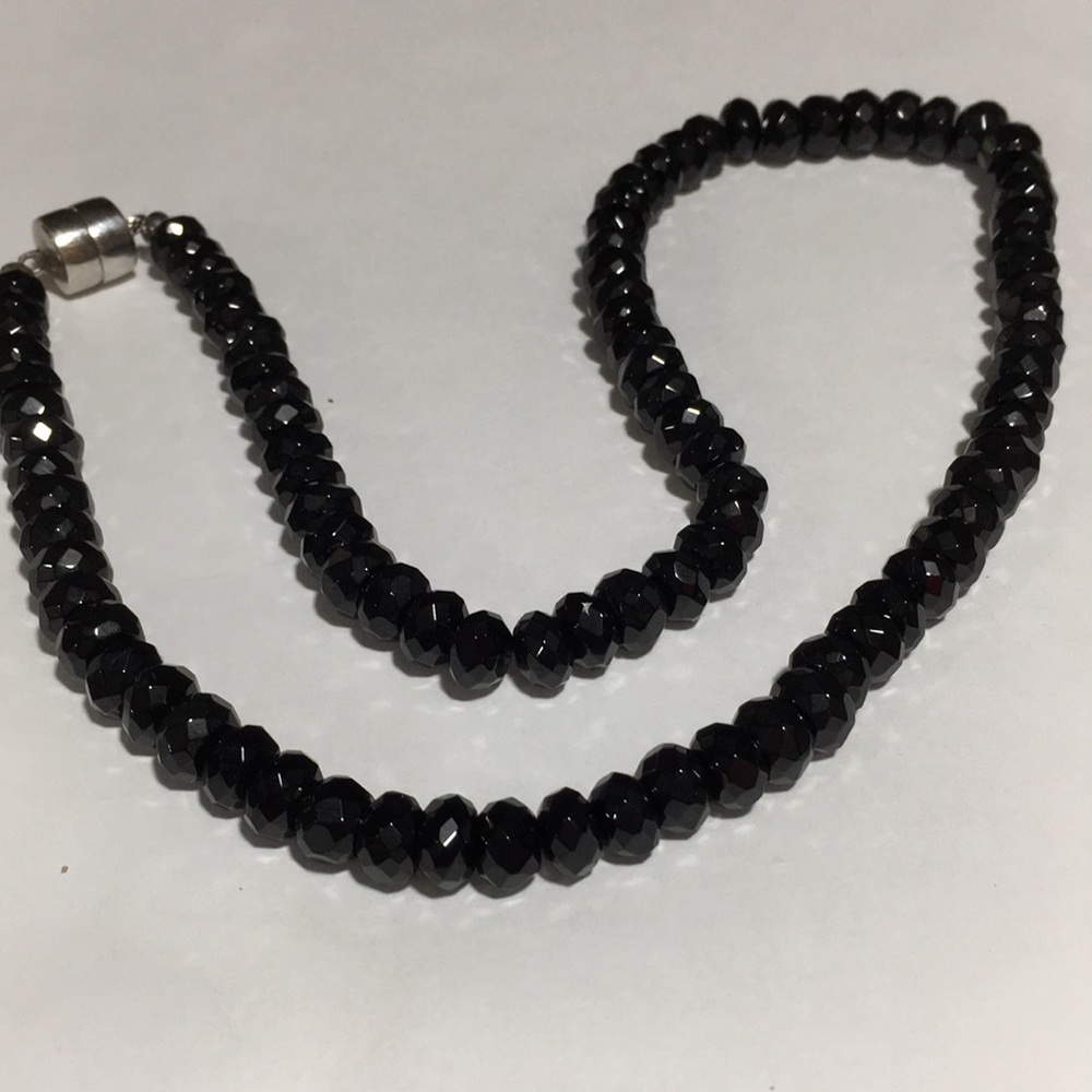 STERLING SILVER MAGNETIC LOCK BLACK SPINEL NECKLAC - Picture 6 of 8